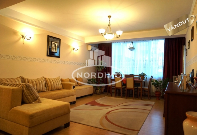 Apartament cu 2 camere decomandate