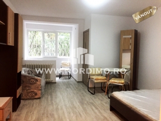 Garsoniera total renovata, zona Plaza